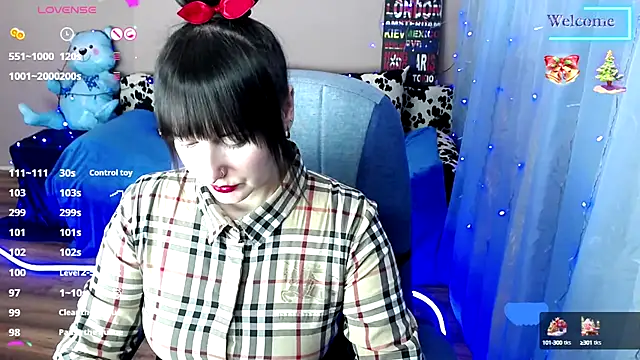 Snapshot of MilaRay chatting on 12.23.24 MilaRay online show from 12.23.24