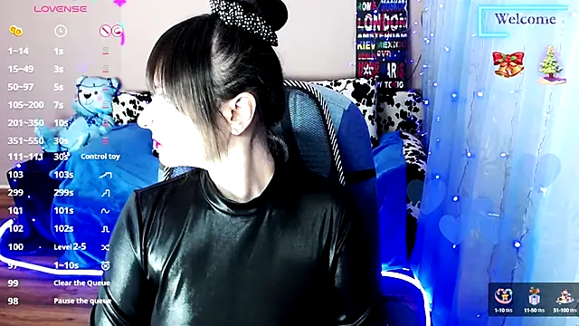 Snapshot of MilaRay chatting on 01.08.25 MilaRay online show from 01.08.25