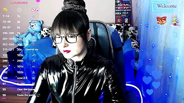 Snapshot of MilaRay chatting on 01.09.25 MilaRay online show from 01.09.25