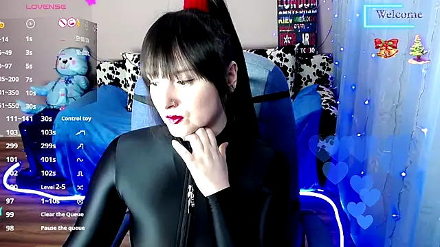 Snapshot of MilaRay chatting on 01.13.25 MilaRay online show from 01.13.25