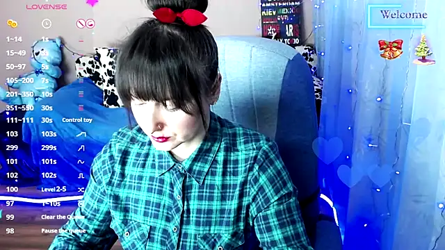 Snapshot of MilaRay chatting on 02.01.25 MilaRay online show from 02.01.25