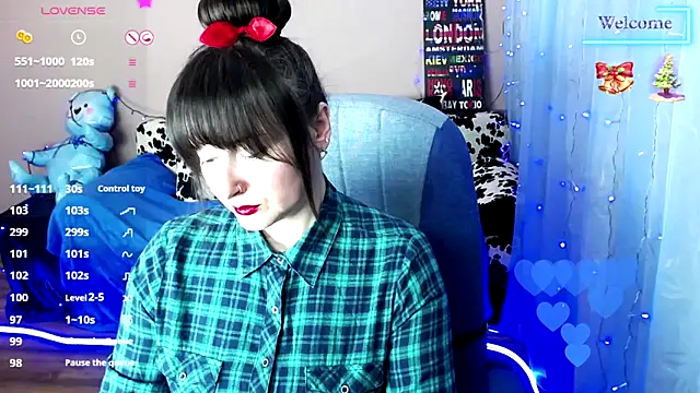 Snapshot of MilaRay chatting on 02.04.25 MilaRay online show from 02.04.25