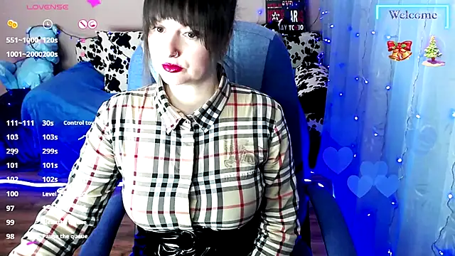 Snapshot of MilaRay chatting on 02.06.25 MilaRay online show from 02.06.25