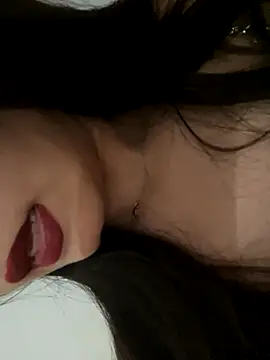 Snapshot of yaraline chatting on 10.30.25 yaraline online show from 10.30.25