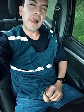 Snapshot of Blackaxes chatting on 11.20.25 Blackaxes online show from 11.20.25