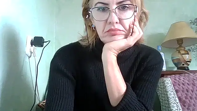 TianaQLove online show from 10.14.25