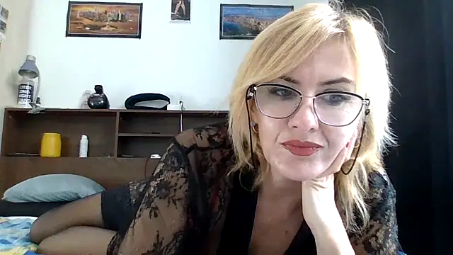 TianaQLove online show from 11.30.25