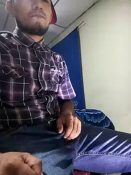 Snapshot of Bosssweet22cm chatting on 10.29.25 Bosssweet22cm online show from 10.29.25