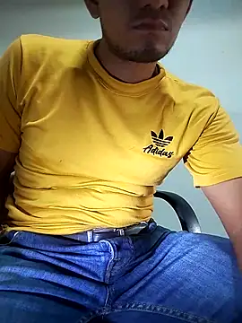 Snapshot of Bosssweet22cm chatting on 11.13.25 Bosssweet22cm online show from 11.13.25