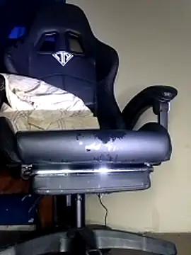 Snapshot of Bosssweet22cm chatting on 11.28.25 Bosssweet22cm online show from 11.28.25