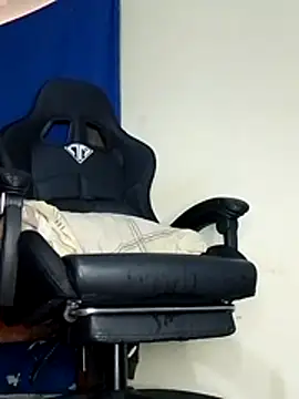 Snapshot of Bosssweet22cm chatting on 12.04.25 Bosssweet22cm online show from 12.04.25