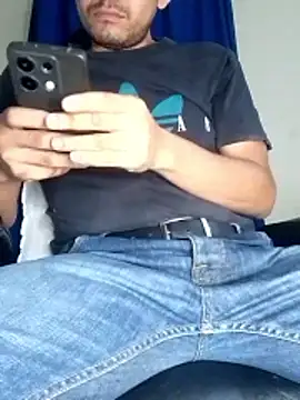 Snapshot of Bosssweet22cm chatting on 01.14.26 Bosssweet22cm online show from 01.14.26