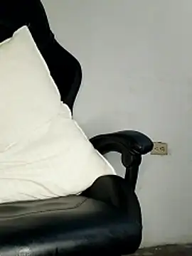 Snapshot of Bosssweet22cm chatting on 02.12.26 Bosssweet22cm online show from 02.12.26