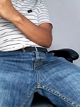 Snapshot of Bosssweet22cm chatting on 02.13.26 Bosssweet22cm online show from 02.13.26