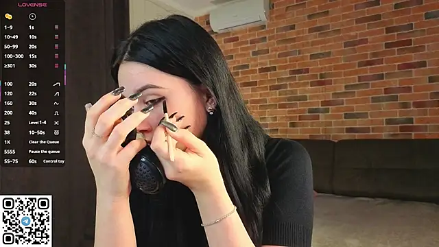 EnricaElis online show from 12.15.25