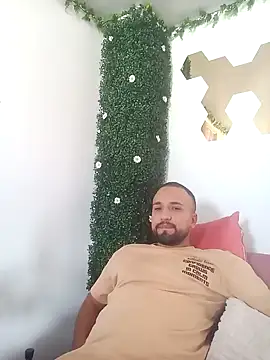 Snapshot of Miguel_SaraPink chatting on 03.02.26 Miguel SaraPink online show from 03.02.26