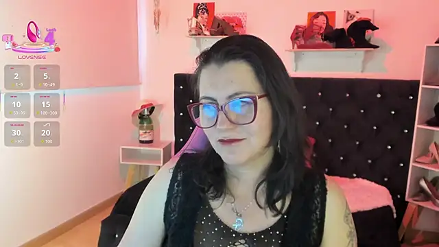 Snapshot of D_Martii chatting on 10.08.25 D Martii online show from 10.08.25