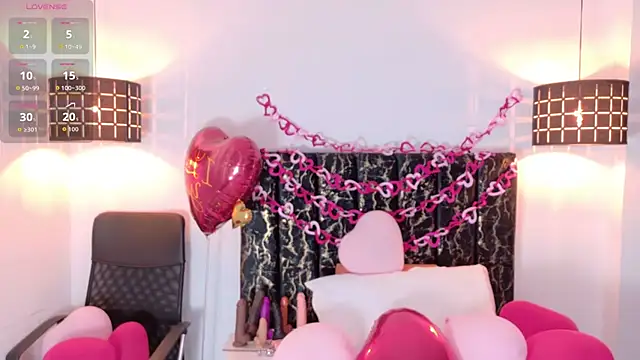 Snapshot of evvaa_moon69 chatting on 02.14.26 evvaa moon69 online show from 02.14.26