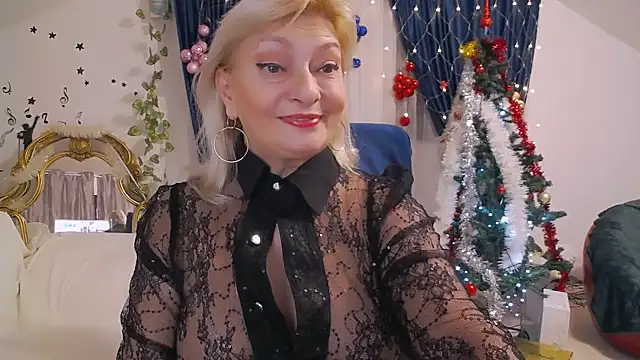 Snapshot of HypnotikCate chatting on 12.27.24 HypnotikCate online show from 12.27.24