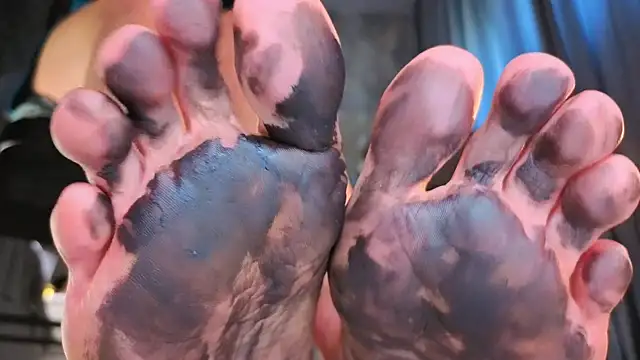 Feet Heelss online show from 09.26.25