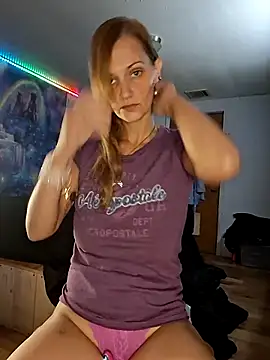 Snapshot of PeachyAriel chatting on 06.30.26 PeachyAriel online show from 06.30.26