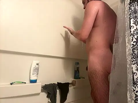 Snapshot of straightguy2233 chatting on 09.18.25 straightguy2233 online show from 09.18.25