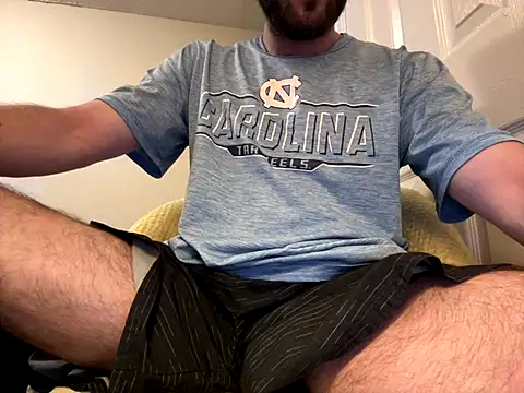 Snapshot of straightguy2233 chatting on 09.20.25 straightguy2233 online show from 09.20.25