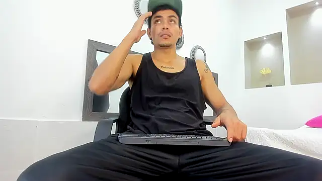 Snapshot of Tommy_kurtt chatting on 10.30.25 Tommy kurtt online show from 10.30.25