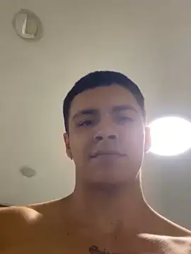 Snapshot of Leo_santoro chatting on 09.10.25 Leo santoro online show from 09.10.25