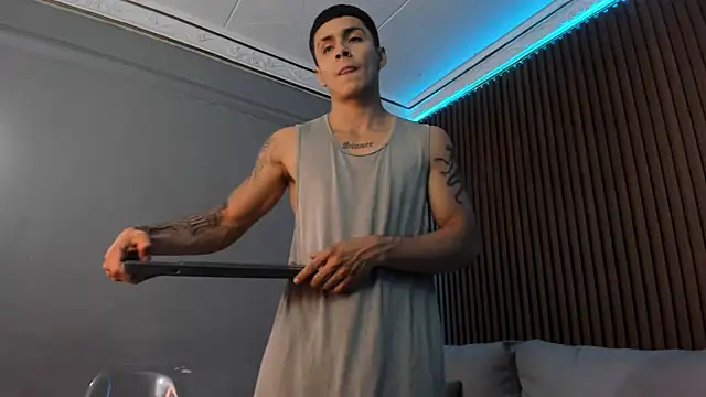 Snapshot of Leo_santoro chatting on 09.13.25 Leo santoro online show from 09.13.25