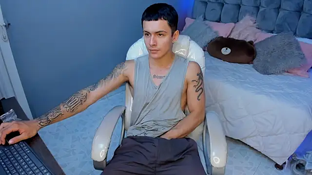 Snapshot of Leo_santoro chatting on 09.14.25 Leo santoro online show from 09.14.25