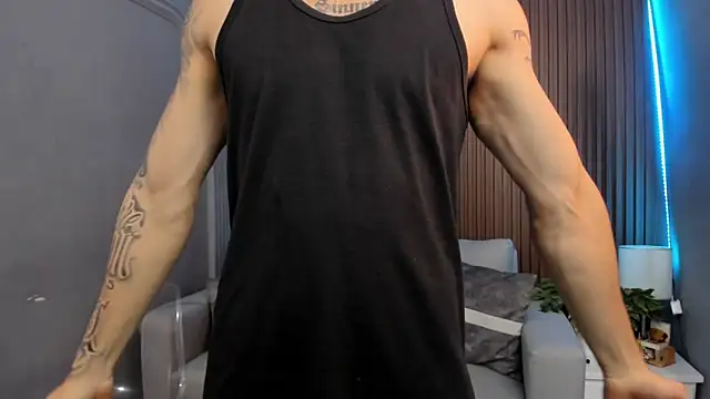 Snapshot of Leo_santoro chatting on 09.17.25 Leo santoro online show from 09.17.25