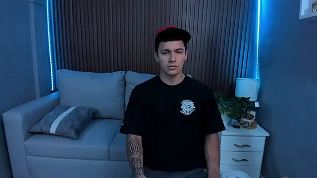 Snapshot of Leo_santoro chatting on 09.22.25 Leo santoro online show from 09.22.25