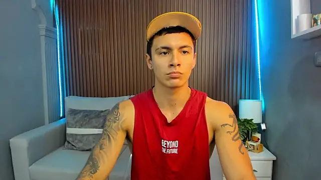 Snapshot of Leo_santoro chatting on 09.24.25 Leo santoro online show from 09.24.25