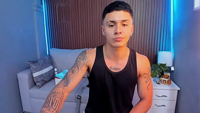 Snapshot of Leo_santoro chatting on 09.26.25 Leo santoro online show from 09.26.25