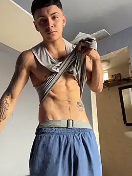 Snapshot of Leo_santoro chatting on 09.27.25 Leo santoro online show from 09.27.25