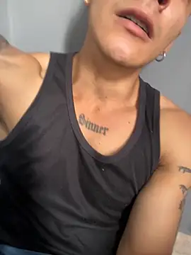 Snapshot of Leo_santoro chatting on 09.30.25 Leo santoro online show from 09.30.25