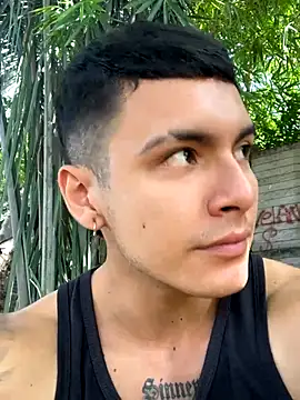 Snapshot of Leo_santoro chatting on 10.02.25 Leo santoro online show from 10.02.25