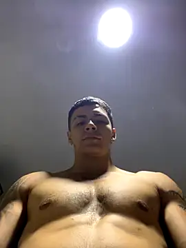 Snapshot of Leo_santoro chatting on 10.04.25 Leo santoro online show from 10.04.25