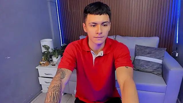 Snapshot of Leo_santoro chatting on 10.08.25 Leo santoro online show from 10.08.25