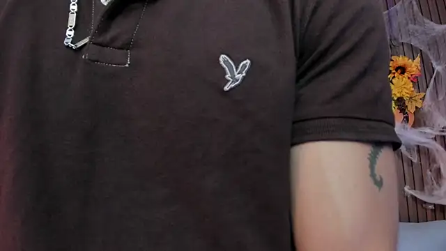 Snapshot of Leo_santoro chatting on 10.14.25 Leo santoro online show from 10.14.25