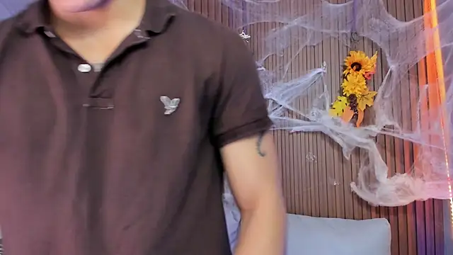 Snapshot of Leo_santoro chatting on 10.16.25 Leo santoro online show from 10.16.25