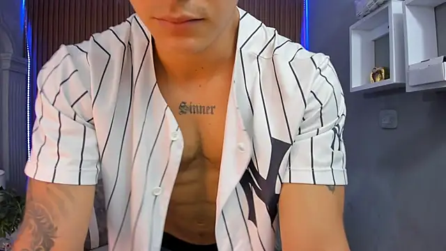 Snapshot of Leo_santoro chatting on 11.07.25 Leo santoro online show from 11.07.25