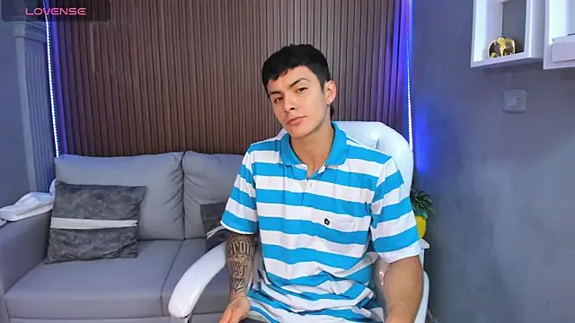 Snapshot of Leo_santoro chatting on 11.13.25 Leo santoro online show from 11.13.25