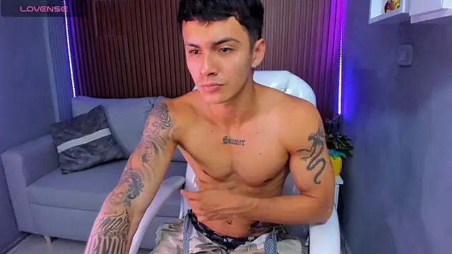 Snapshot of Leo_santoro chatting on 12.03.25 Leo santoro online show from 12.03.25