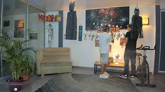 Bisexlifehot   online show from 10.23.25