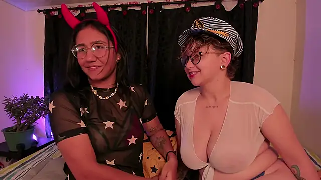 Snapshot of CrazyCakes_ chatting on 10.29.25 CrazyCakes online show from 10.29.25