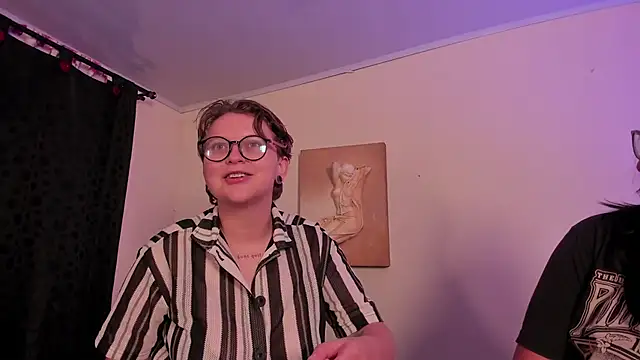 Snapshot of CrazyCakes_ chatting on 11.22.25 CrazyCakes online show from 11.22.25