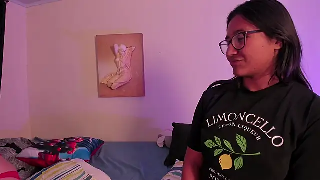 Snapshot of CrazyCakes_ chatting on 11.25.25 CrazyCakes online show from 11.25.25