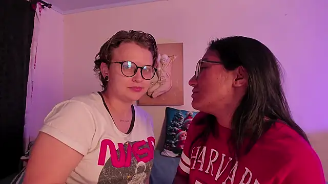 Snapshot of CrazyCakes_ chatting on 11.26.25 CrazyCakes online show from 11.26.25